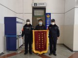 铁警找回走失男孩 家属送来锦旗致谢